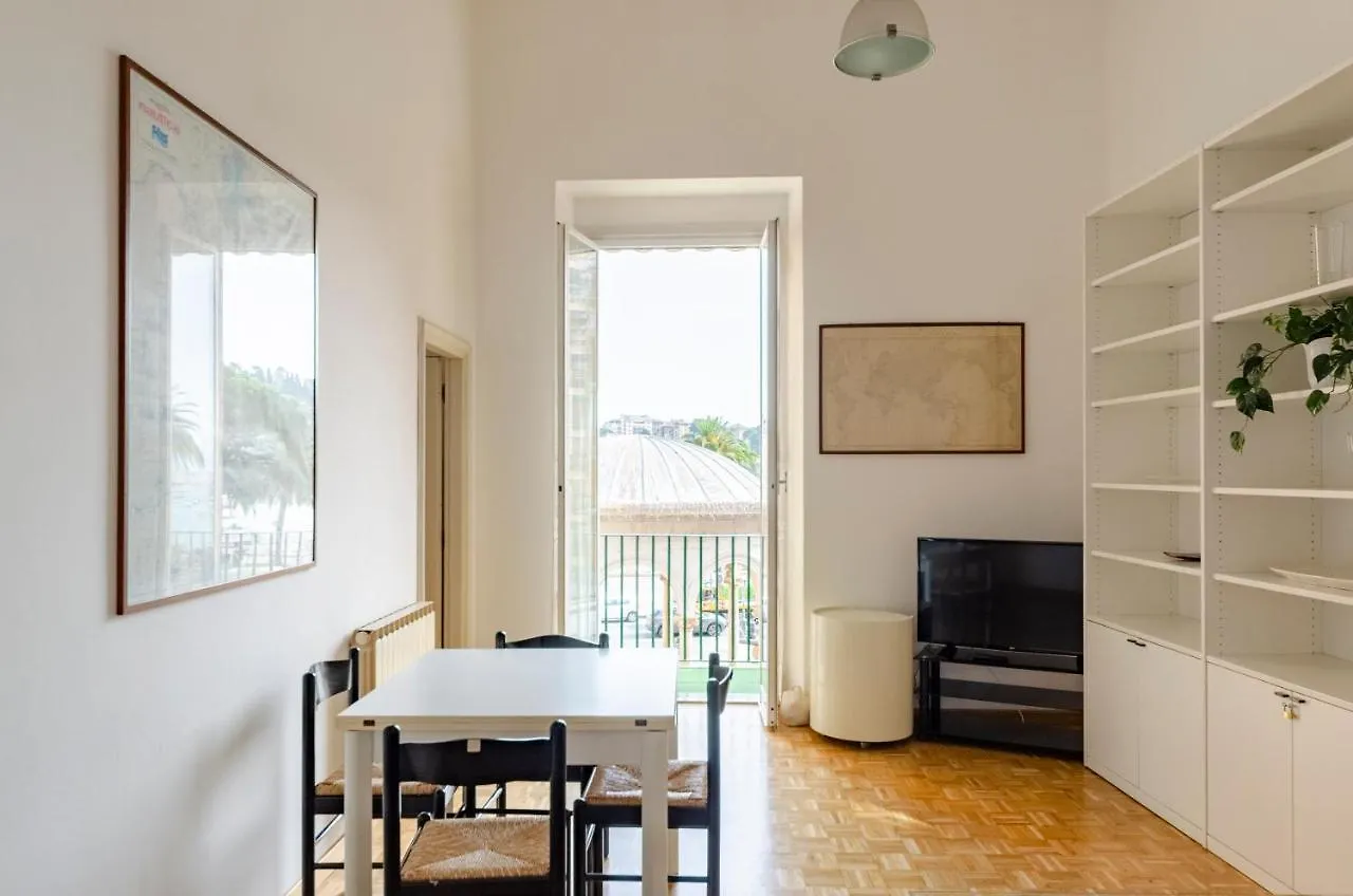 Joivy Kiosk Opera House Apartment Rapallo